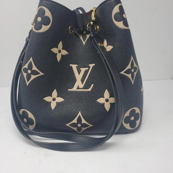 LOUIS VUITTON NEONOE MONOGRAM - Picture 1 of 9